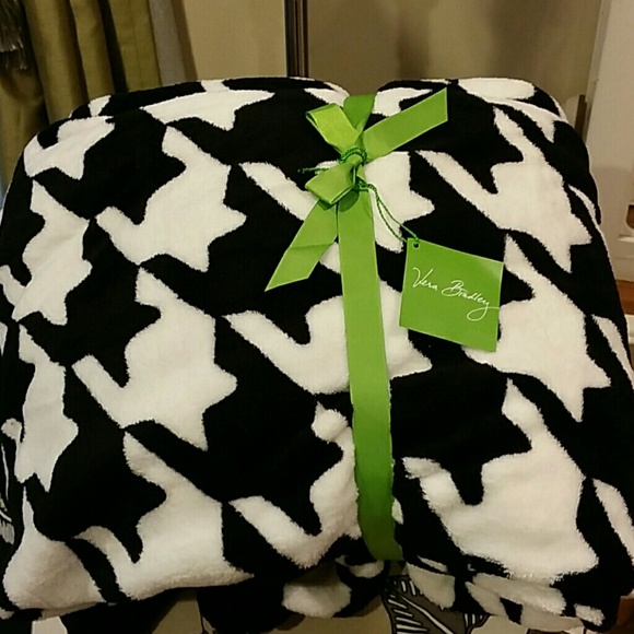 Vera Bradley Accessories - Vera Bradley Throw Blanket New with tag